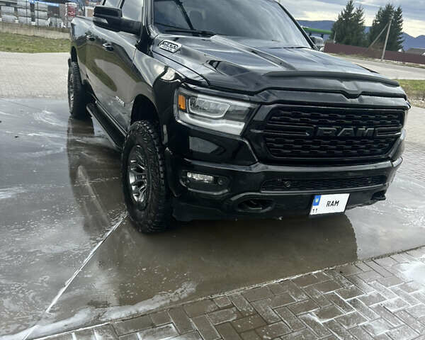 Черный Додж RAM 1500, объемом двигателя 5.7 л и пробегом 81 тыс. км за 50888 $, фото 1 на Automoto.ua