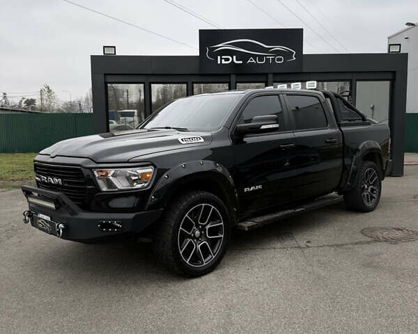 Черный Додж RAM 1500, объемом двигателя 5.7 л и пробегом 102 тыс. км за 49800 $, фото 1 на Automoto.ua