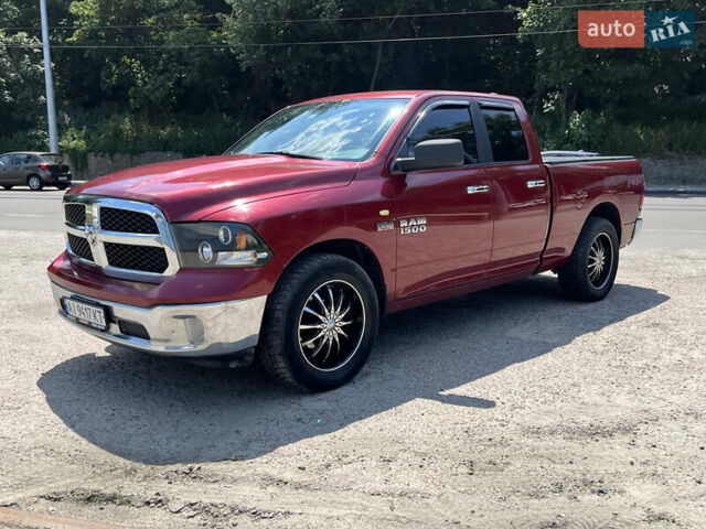 Красный Додж RAM 1500, объемом двигателя 5.7 л и пробегом 200 тыс. км за 17800 $, фото 1 на Automoto.ua