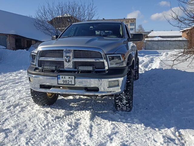 Серый Додж RAM 1500, объемом двигателя 5.7 л и пробегом 140 тыс. км за 21000 $, фото 1 на Automoto.ua