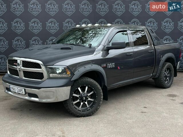 Серый Додж RAM 1500, объемом двигателя 5.65 л и пробегом 120 тыс. км за 26000 $, фото 1 на Automoto.ua