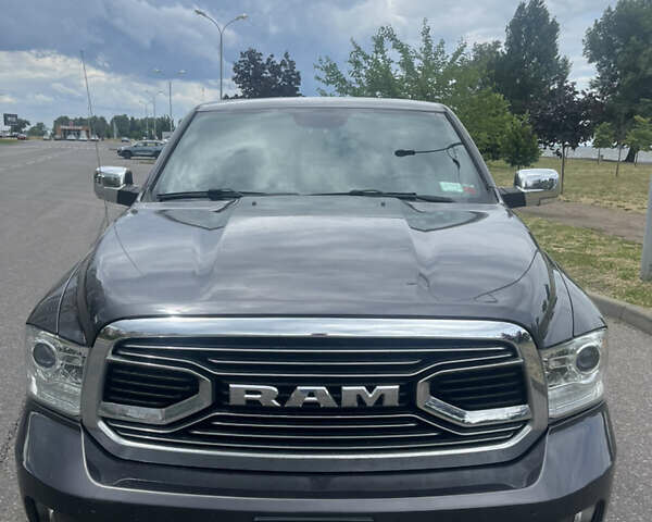 Серый Додж RAM 1500, объемом двигателя 5.65 л и пробегом 110 тыс. км за 33000 $, фото 1 на Automoto.ua