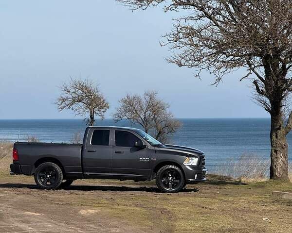 Додж RAM 1500 2016 в Одессе на Automoto.ua Серый Додж RAM 1500, объемом двигателя 5.7 л и пробегом 316 тыс. км за 19500 $, фото 1 на Automoto.ua