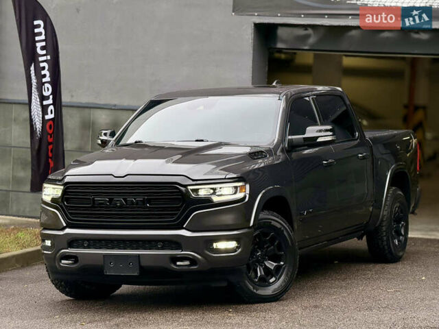 Додж RAM 1500 2019 в Харькове на Automoto.ua Серый Додж RAM 1500, объемом двигателя 5.7 л и пробегом 65 тыс. км за 60000 $, фото 1 на Automoto.ua