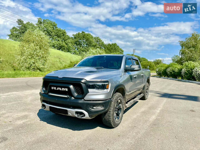 Серый Додж RAM 1500, объемом двигателя 5.7 л и пробегом 80 тыс. км за 35500 $, фото 1 на Automoto.ua