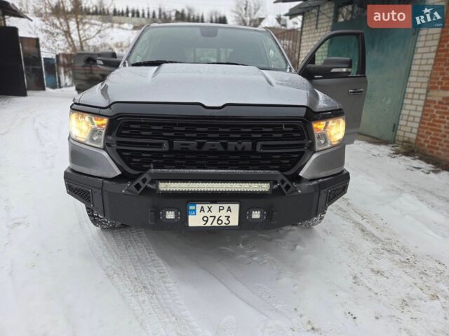 Серый Додж RAM 1500, объемом двигателя 5.7 л и пробегом 160 тыс. км за 33700 $, фото 1 на Automoto.ua