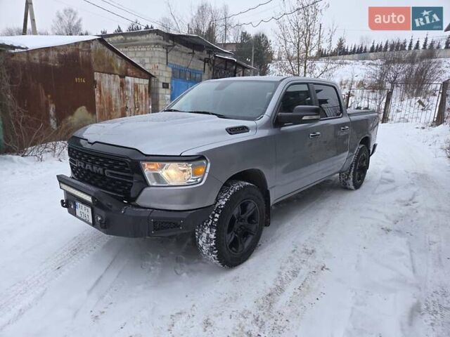 Серый Додж RAM 1500, объемом двигателя 5.65 л и пробегом 158 тыс. км за 36000 $, фото 1 на Automoto.ua