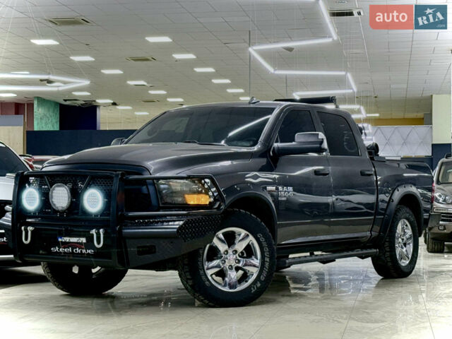 Серый Додж RAM 1500, объемом двигателя 5.7 л и пробегом 110 тыс. км за 32999 $, фото 1 на Automoto.ua