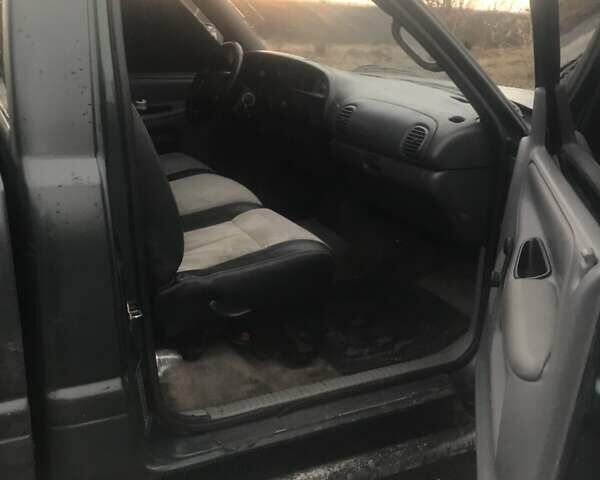 Зелений Додж RAM 1500, об'ємом двигуна 3.9 л та пробігом 250 тис. км за 6500 $, фото 1 на Automoto.ua
