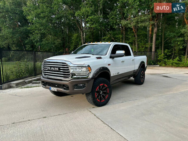 Белый Додж RAM 2500, объемом двигателя 6.4 л и пробегом 106 тыс. км за 60000 $, фото 1 на Automoto.ua