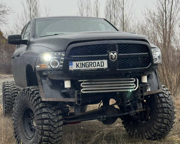 Черный Додж RAM 2500, объемом двигателя 5.65 л и пробегом 150 тыс. км за 37000 $, фото 1 на Automoto.ua