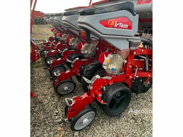 Красный Другая 6, объемом двигателя 0 л и пробегом 0 тыс. км за 22626 $, фото 1 на Automoto.ua