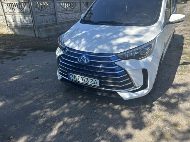 Белый Другая Другая, объемом двигателя 0 л и пробегом 30 тыс. км за 10000 $, фото 1 на Automoto.ua