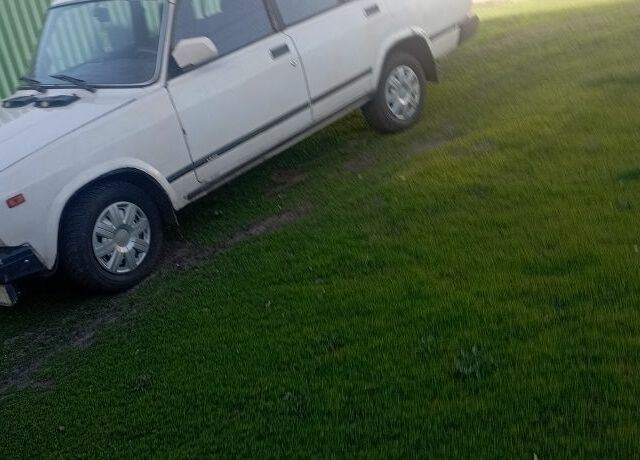 Белый Другая Другая, объемом двигателя 0 л и пробегом 728 тыс. км за 594 $, фото 1 на Automoto.ua