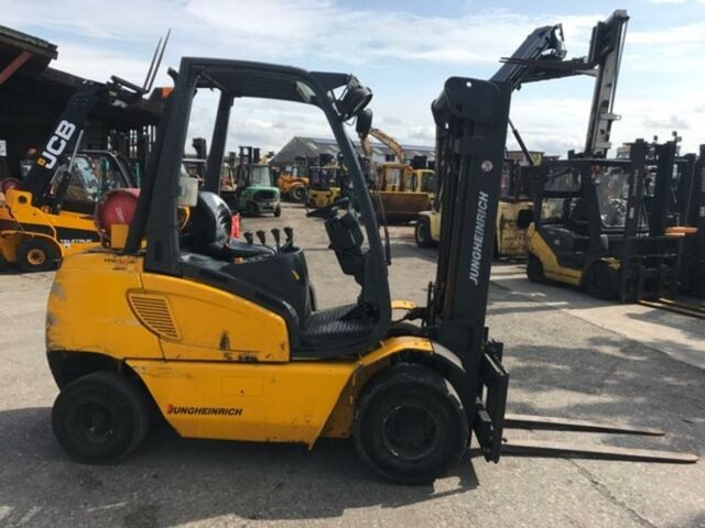 Другая Megane Scenic, объемом двигателя 14.86 л и пробегом 0 тыс. км за 10828 $, фото 1 на Automoto.ua