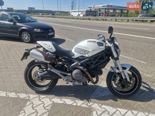Белый Дукати Монстр, объемом двигателя 0.7 л и пробегом 26 тыс. км за 3200 $, фото 1 на Automoto.ua