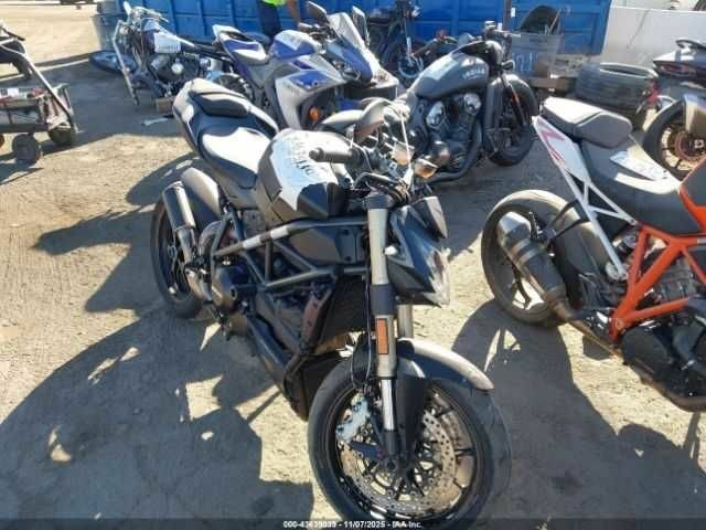 Дукати Стритфайтер, объемом двигателя 0.85 л и пробегом 0 тыс. км за 2900 $, фото 1 на Automoto.ua