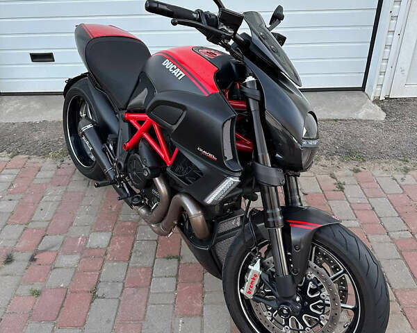 Черный Дукати Diavel 1200 Carbon, объемом двигателя 1.2 л и пробегом 26 тыс. км за 11850 $, фото 1 на Automoto.ua