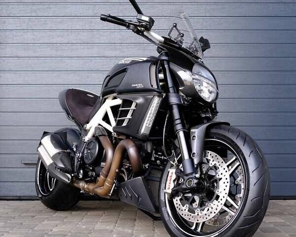 Белый Дукати Diavel AMG, объемом двигателя 1.2 л и пробегом 20 тыс. км за 13900 $, фото 1 на Automoto.ua