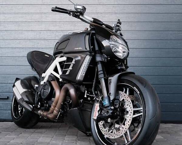 Белый Дукати Diavel AMG, объемом двигателя 1.2 л и пробегом 27 тыс. км за 11800 $, фото 1 на Automoto.ua