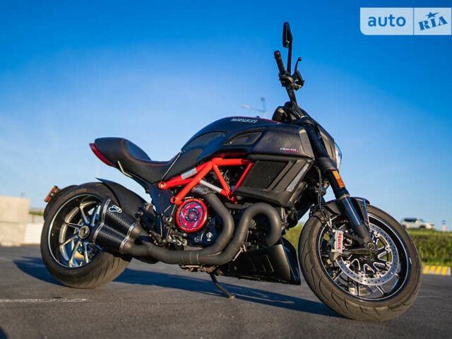 Чорний Дукаті Diavel Carbon, об'ємом двигуна 1.2 л та пробігом 11 тис. км за 16500 $, фото 1 на Automoto.ua