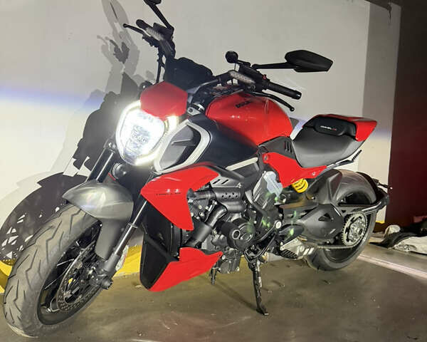 Красный Дукати Diavel V4 1158, объемом двигателя 1.2 л и пробегом 7 тыс. км за 27500 $, фото 1 на Automoto.ua