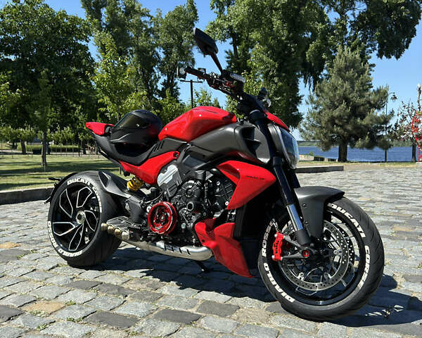 Красный Дукати Diavel V4 1158, объемом двигателя 0 л и пробегом 7 тыс. км за 31000 $, фото 1 на Automoto.ua