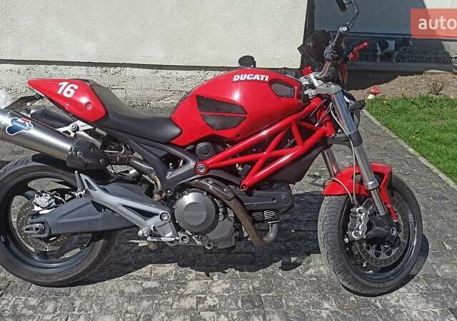 Красный Дукати Monster 696, объемом двигателя 0 л и пробегом 47 тыс. км за 5100 $, фото 1 на Automoto.ua