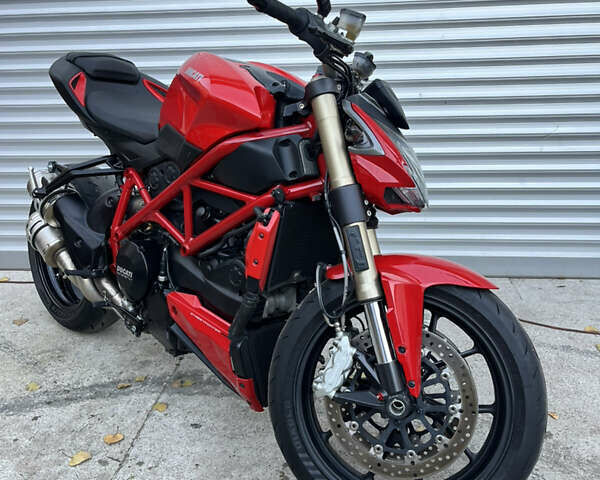 Красный Дукати Streetfighter 848, объемом двигателя 0 л и пробегом 18 тыс. км за 10900 $, фото 1 на Automoto.ua
