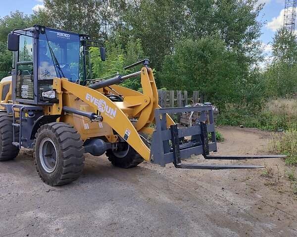 Жовтий Еверан EP, об'ємом двигуна 2.4 л та пробігом 1 тис. км за 33300 $, фото 1 на Automoto.ua