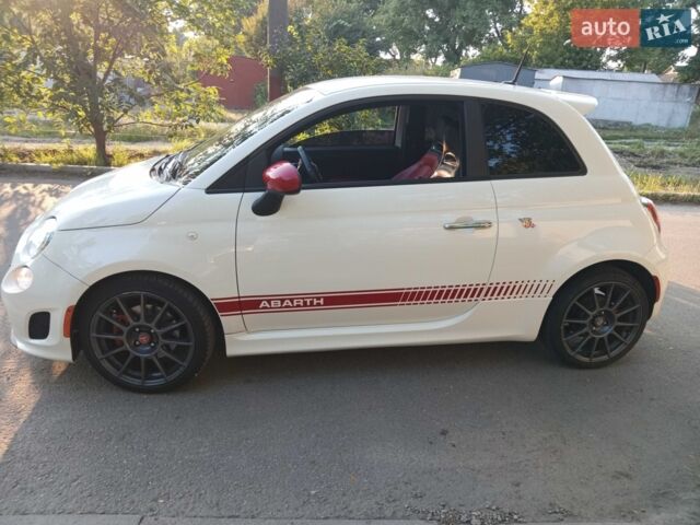 Белый Фиат 500, объемом двигателя 1.4 л и пробегом 60 тыс. км за 8999 $, фото 1 на Automoto.ua