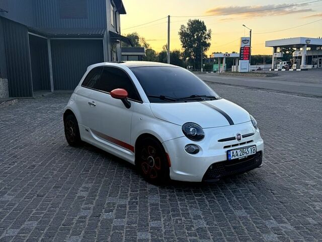Білий Фіат 500, об'ємом двигуна 0 л та пробігом 124 тис. км за 5999 $, фото 1 на Automoto.ua