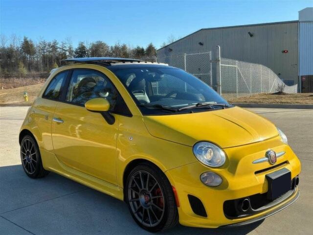 Желтый Фиат 500, объемом двигателя 1.4 л и пробегом 62 тыс. км за 3000 $, фото 1 на Automoto.ua