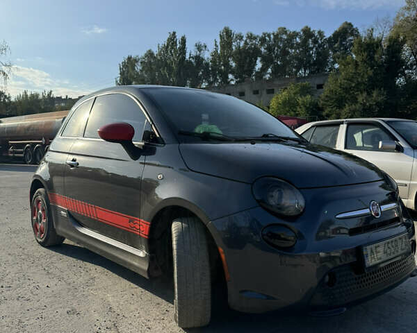 Серый Фиат 500, объемом двигателя 0 л и пробегом 65 тыс. км за 7700 $, фото 1 на Automoto.ua
