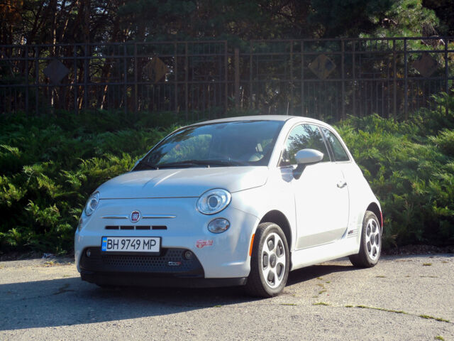 Серый Фиат 500, объемом двигателя 0 л и пробегом 47 тыс. км за 12500 $, фото 1 на Automoto.ua
