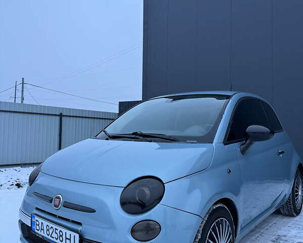 Синий Фиат 500, объемом двигателя 1.4 л и пробегом 177 тыс. км за 6500 $, фото 1 на Automoto.ua