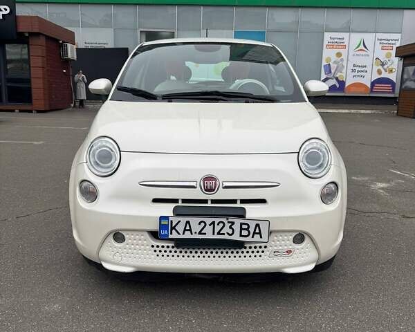 Белый Фиат 500e, объемом двигателя 0 л и пробегом 68 тыс. км за 6500 $, фото 1 на Automoto.ua