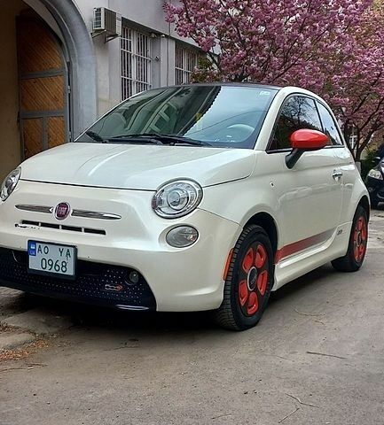 Белый Фиат 500e, объемом двигателя 0 л и пробегом 135 тыс. км за 6000 $, фото 1 на Automoto.ua