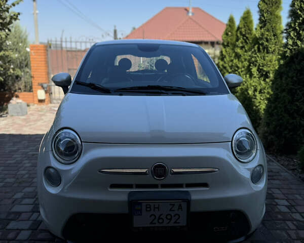 Белый Фиат 500e, объемом двигателя 0 л и пробегом 135 тыс. км за 6700 $, фото 1 на Automoto.ua