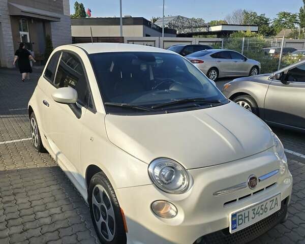 Белый Фиат 500e, объемом двигателя 0 л и пробегом 87 тыс. км за 8300 $, фото 1 на Automoto.ua
