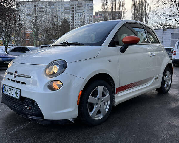 Белый Фиат 500e, объемом двигателя 0 л и пробегом 45 тыс. км за 7350 $, фото 1 на Automoto.ua