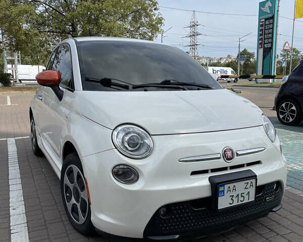Белый Фиат 500e, объемом двигателя 0 л и пробегом 85 тыс. км за 6850 $, фото 1 на Automoto.ua