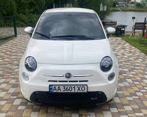 Белый Фиат 500e, объемом двигателя 0 л и пробегом 54 тыс. км за 9500 $, фото 1 на Automoto.ua