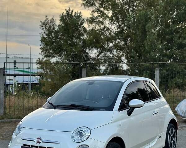 Белый Фиат 500e, объемом двигателя 0 л и пробегом 77 тыс. км за 7600 $, фото 1 на Automoto.ua