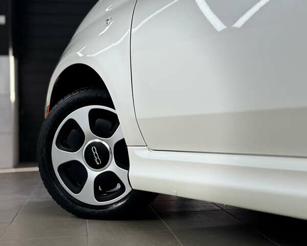 Белый Фиат 500e, объемом двигателя 0 л и пробегом 55 тыс. км за 8000 $, фото 1 на Automoto.ua