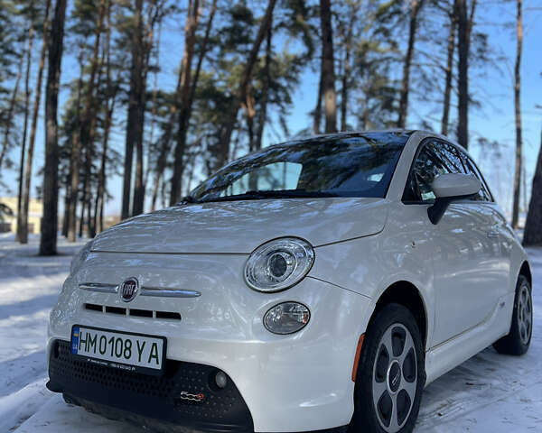 Белый Фиат 500e, объемом двигателя 0 л и пробегом 48 тыс. км за 9990 $, фото 1 на Automoto.ua