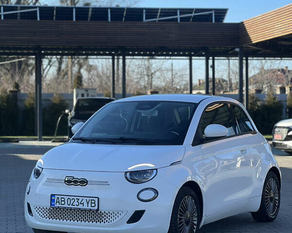 Белый Фиат 500e, объемом двигателя 0 л и пробегом 25 тыс. км за 14200 $, фото 1 на Automoto.ua