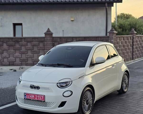 Белый Фиат 500e, объемом двигателя 0 л и пробегом 26 тыс. км за 14950 $, фото 1 на Automoto.ua
