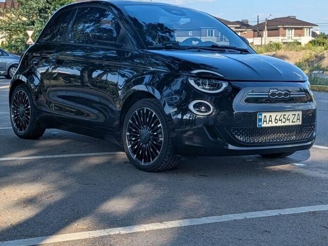 Черный Фиат 500e, объемом двигателя 0 л и пробегом 88 тыс. км за 15800 $, фото 1 на Automoto.ua