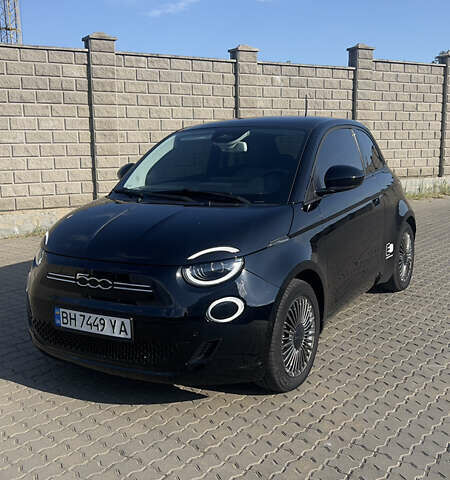 Черный Фиат 500e, объемом двигателя 0 л и пробегом 84 тыс. км за 14900 $, фото 1 на Automoto.ua